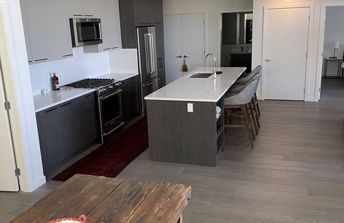 Booktown Condominio | Beautiful penthouse with a view in the center of downtown Sidney.