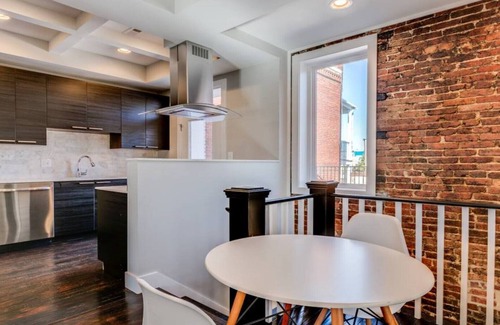 Southeast Apartamento | Beautiful Perfectly Located 2BR Condo For Two International Students or Interns.
