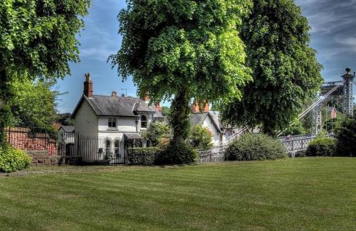 Chester Casa | Beautiful period cottage, exceptional riverside location in the heart of Chester