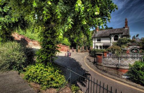 Chester Casa | Beautiful period cottage, exceptional riverside location in the heart of Chester