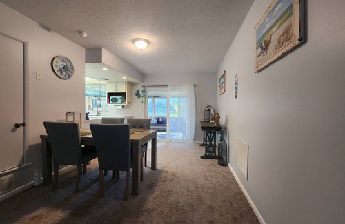 North Port Cabaña | Beautiful, Pet friendly home on canal. Great for fishing, kayaks & snowbirds