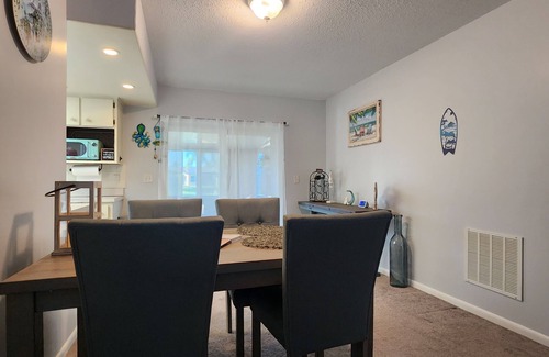 North Port Cabaña | Beautiful, Pet friendly home on canal. Great for fishing, kayaks & snowbirds