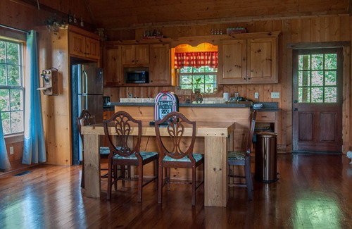 Alpine Cabina | COUNTRY CABIN 2BR, 2BA- Hermoso y tranquilo entorno - Se admiten mascotas ($ 50 por mascota)