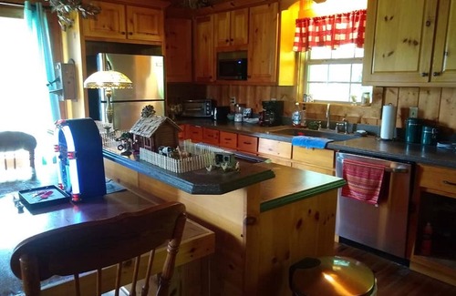 Alpine Cabina | COUNTRY CABIN 2BR, 2BA- Hermoso y tranquilo entorno - Se admiten mascotas ($ 50 por mascota)