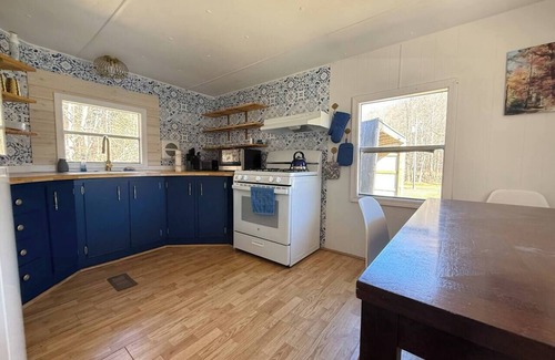 Dailey Casa | Beautiful Pondside Retreat/Hiking