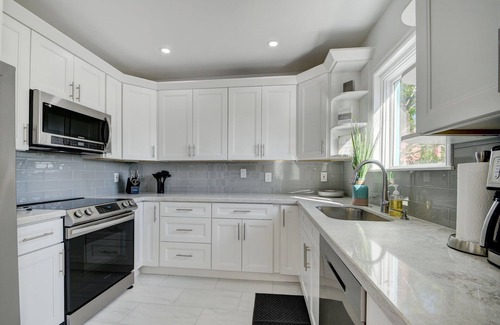 Parrot Cove Casa | Beautiful Pool home on Golf Course, with Intracoastal views, 1 mile to the Beach