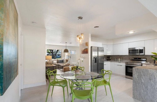 Central Corals Casa | BEAUTIFUL POOL HOUSE