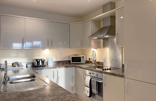 Porth Apartamento | Beautiful Porth beach front 3 bedroom apartment