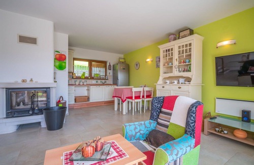 Mrkopalj Casa | Preciosa casa de vacaciones privada con WIFI, TV, balcón, vista panorámica, aparcamiento