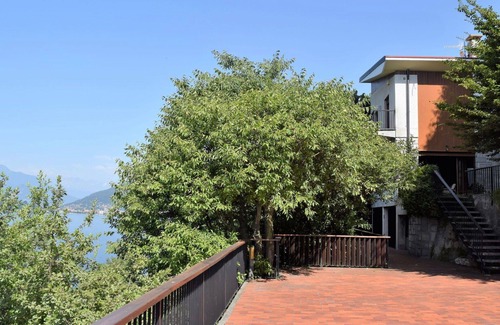 Laveno Villa | Maravillosa casa de vacaciones privada para 9 personas con WIFI, TV y terraza