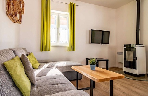 Lojzova Paseka Casa | Maravillosa casa de vacaciones privada para 4 personas con TV, terraza y mascotas permitida