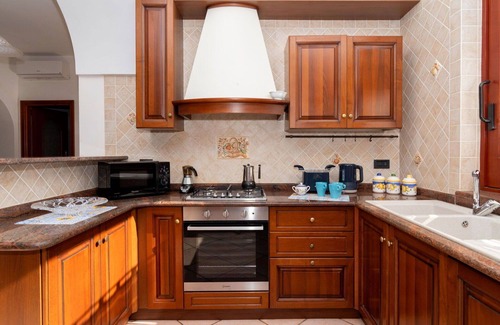 Termini Casa | Maravillosa casa de vacaciones privada para 6 personas con A/C, WIFI, TV, patio y aparcamiento