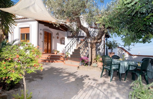 Termini Casa | Maravillosa casa de vacaciones privada para 6 personas con A/C, WIFI, TV, patio y aparcamiento