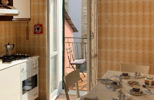 Valloria Casa | Estupenda casa de vacaciones privada con WIFI, TV, terraza, vista panorámica, aparcamiento