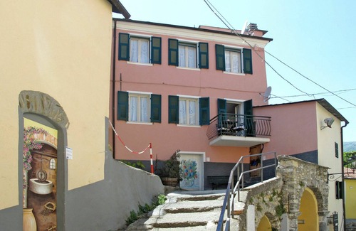 Valloria Casa | Estupenda casa de vacaciones privada con WIFI, TV, terraza, vista panorámica, aparcamiento