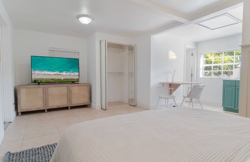 Southwest Cabaña | Beautiful Private Costal Cottage -10 minutes from prestigious beaches & downtown