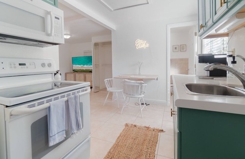 Southwest Cabaña | Beautiful Private Costal Cottage -10 minutes from prestigious beaches & downtown