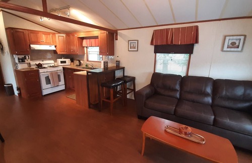 Sherkston Cabaña | Beautiful privately-owned cottage in sherkston shore resort.