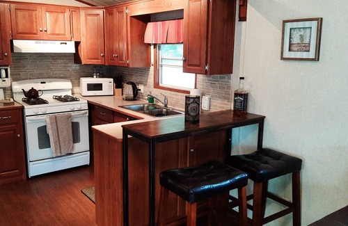 Sherkston Cabaña | Beautiful privately-owned cottage in sherkston shore resort.