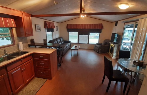 Sherkston Cabaña | Beautiful privately-owned cottage in sherkston shore resort.