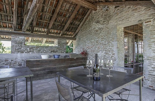 Trezzo Tinella Villa | Casa de vacaciones privada con WIFI, piscina privada, TV, terraza, vista panorámica, aparcamiento