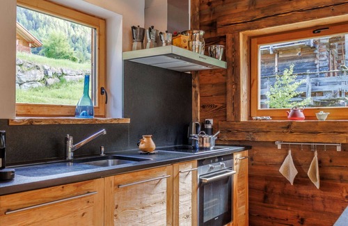 Siviez Casa | Maravillosa casa de vacaciones privada con WIFI, bañera de hidromasaje, terraza y aparcamiento