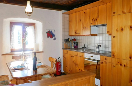 Blenio Casa | Maravillosa casa de vacaciones privada para 2 personas con WIFI, TV, patio y vista panorámica