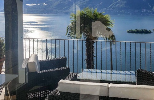 Porto Ronco Casa | Casa de vacaciones privada con WIFI, piscina privada, TV, patio, vista panorámica, aparcamiento
