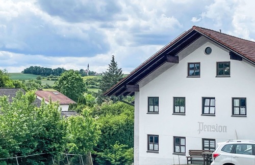 Gottfrieding Casa | Estupenda casa de vacaciones privada con WIFI, TV, terraza, mascotas permitida y aparcamiento