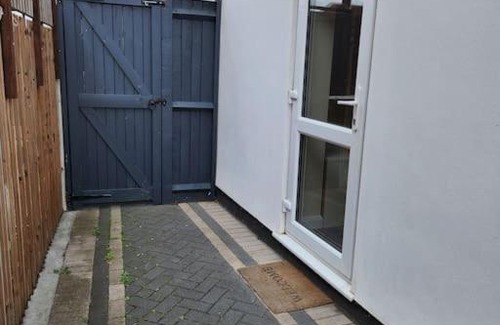 London Borough of Bexley Apartamento | Beautiful private en-suite room with its own entry