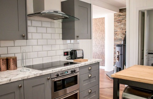 Eyre Casa | Beautiful private villa for 4 guests with WIFI, TV, patio and parking