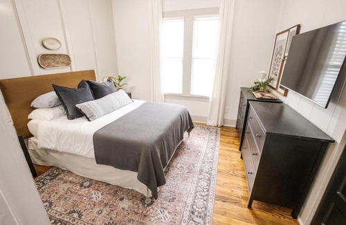 Downtown Casa | Beautiful Private Home Downtown - 1BR 1Bath