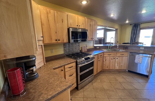 Ennis Casa | Beautiful private home overlooking Ennis and The Madison Range
