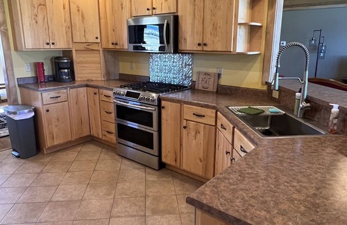 Ennis Casa | Beautiful private home overlooking Ennis and The Madison Range