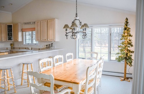 Ponshewaing Cabaña | Beautiful Private Home on Crooked Lake Near Petoskey & Harbor Springs