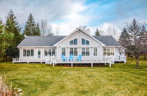 Ponshewaing Cabaña | Beautiful Private Home on Crooked Lake Near Petoskey & Harbor Springs