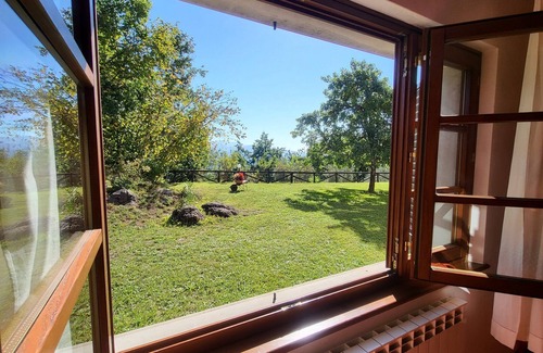 Camporgiano Villa | Hermosa casa con impresionantes vistas, amplio jardín y piscina privada.