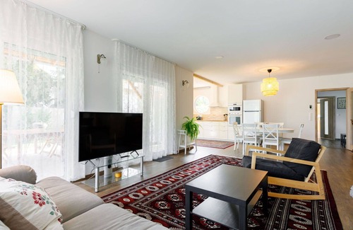 Balatonoszod Casa | Estupenda casa de vacaciones privada para 8 personas con A/C, WIFI, TV y terraza
