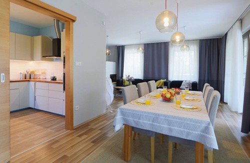 Balatonszemes Villa | Maravillosa casa de vacaciones privada con WIFI, piscina privada, TV, terraza y aparcamiento