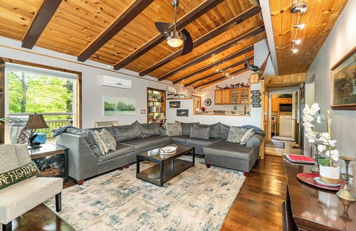 Carroll Valley Casa | Hermosa propiedad con vista al lago, campo de golf y estación de esquí