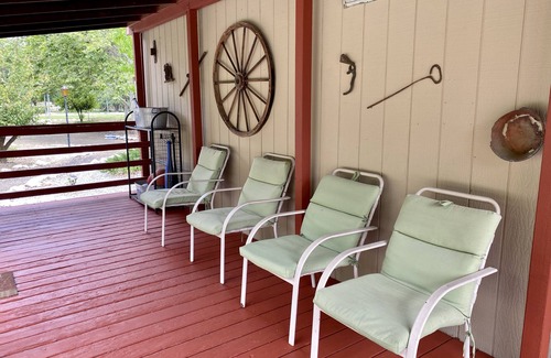 Redding Casa | Rancho privado, capacidad para 46 personas, sala de juegos, piscina, bicicletas mtn, pesca, senderismo y mucho más.