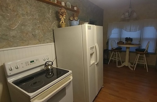 Mount Clemens Casa | Hermoso, amplio piso inferior. A poca distancia del centro, cerca de todos