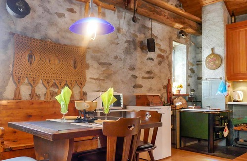 Acquarossa Casa | Preciosa casa de vacaciones privada para 2 personas con TV, terraza y vista panorámica