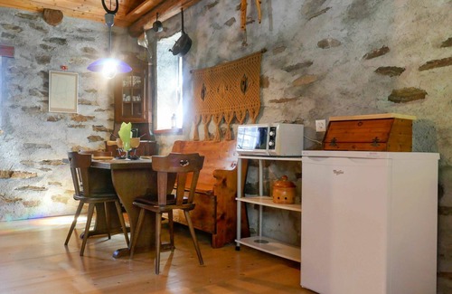 Acquarossa Casa | Preciosa casa de vacaciones privada para 2 personas con TV, terraza y vista panorámica
