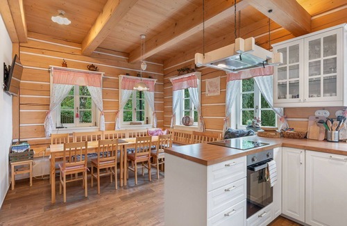 Strasin Villa | Preciosa casa de vacaciones privada con WIFI, mascotas permitida y vista panorámica
