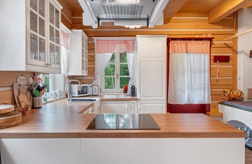 Strasin Villa | Preciosa casa de vacaciones privada con WIFI, mascotas permitida y vista panorámica