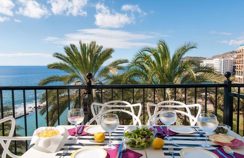 San Bartolome de Tirajana Villa | Preciosa casa de vacaciones privada con WIFI, piscina privada, A/C, TV, terraza, mascotas permitida