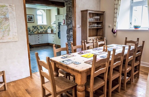 Glen Urquhart Casa | Maravillosa casa de vacaciones privada con WIFI, TV, terraza, mascotas permitida y aparcamiento