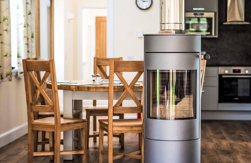 Corrimony Casa | Maravillosa casa de vacaciones privada para 6 personas con WIFI, TV, terraza y mascotas permitida