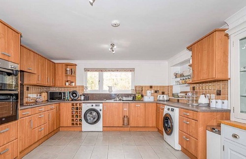 Drumnadrochit Villa | Maravillosa casa de vacaciones privada con WIFI, TV, patio, mascotas permitida y aparcamiento